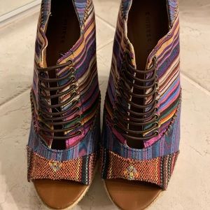 💗 Chinese Laundry multi-color wedges 💗